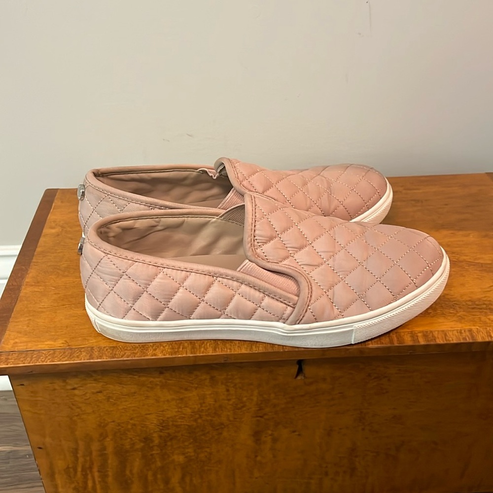 Steve Madden slip on flats